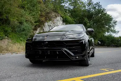 Lamborghini Urus 636 — Le SUV sportif ultime, 35'000 km seulement — Miniatur 15