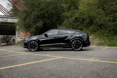 Lamborghini Urus 636 — Le SUV sportif ultime, 35'000 km seulement — Miniatur 16