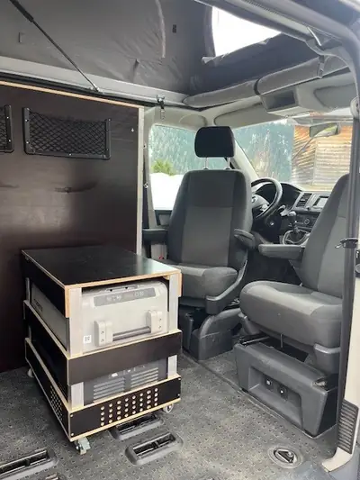 VW T6 2.0 TDI 150 4Motion — Camping-car aménagé avec garage sport intégré — Miniatur 10