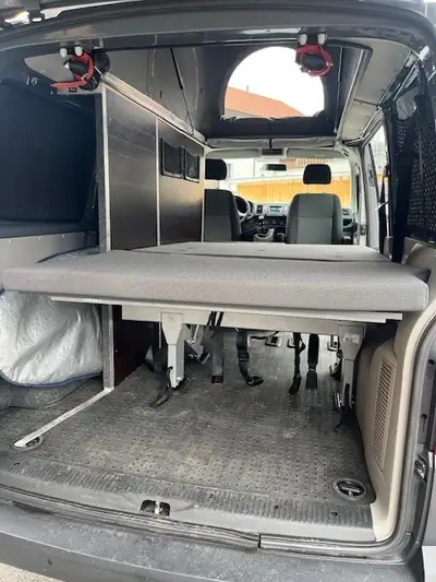 VW T6 2.0 TDI 150 4Motion — Camping-car aménagé avec garage sport intégré — Miniatur 11