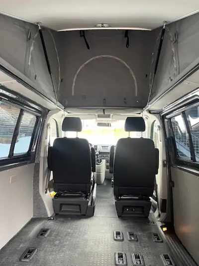 VW T6 2.0 TDI 150 4Motion — Camping-car aménagé avec garage sport intégré — Miniatur 15