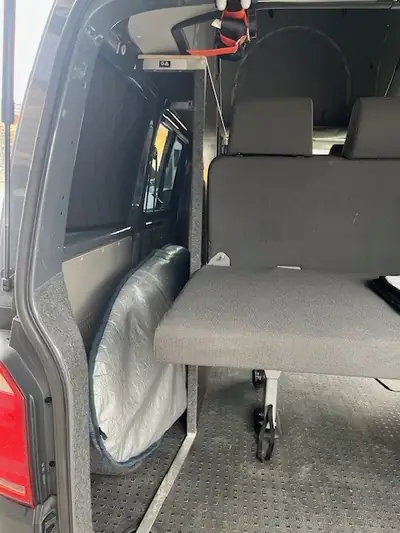VW T6 2.0 TDI 150 4Motion — Camping-car aménagé avec garage sport intégré — Miniatur 14