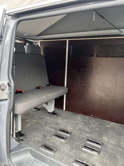 VW T6 2.0 TDI 150 4Motion — Camping-car aménagé avec garage sport intégré — Miniatur 13