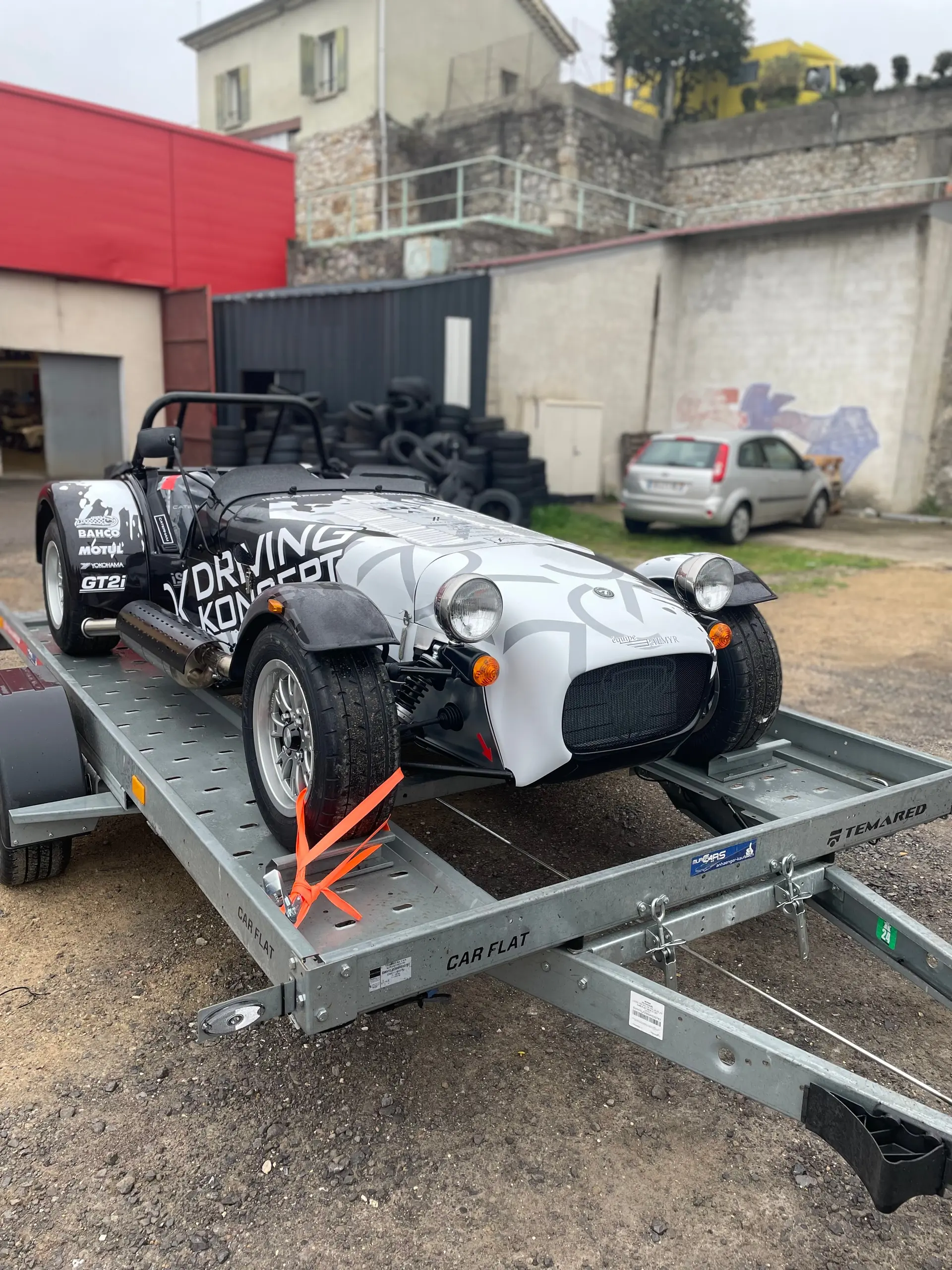 Caterham Seven 340R — Le roadster ultralégiste pour sensations pures — vista esterna