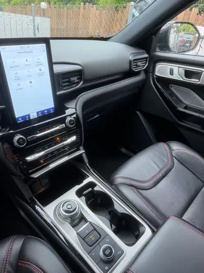 Ford Explorer 3.0 V6 Plug-in Hybrid ST — SUV 7 places, technologie hybride rechargeable — Heckansicht