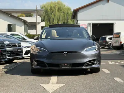 Tesla Model S 100D Performance — Berline électrique haute performance, 69 900 km, batterie 88% — vista posteriore