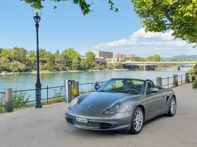 Porsche 718 Boxster 2004 — Cabriolet sportif, moteur atmosphérique 228 ch — vue extérieure