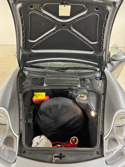 Porsche 718 Boxster 2004 — Cabriolet sportif, moteur atmosphérique 228 ch — détail