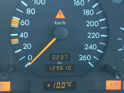 Mercedes-Benz SL 320 — Cabriolet de prestige des années 90, exemplaire avec homologation véhicule historique — Miniatura 11