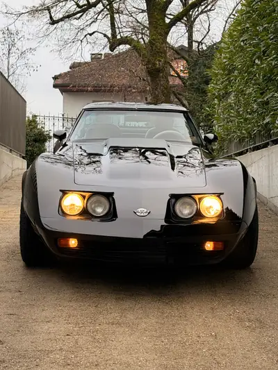 Chevrolet Corvette C3 Targa L-82 1978 — Icône américaine, 25e anniversaire, 49000 km — Seitenansicht