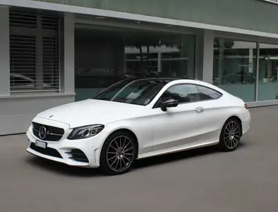 Mercedes-Benz C 200 Coupé 4Matic AMG Line — Sportivité hybride et traction intégrale — vista esterna