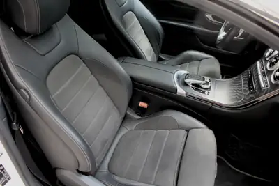 Mercedes-Benz C 200 Coupé 4Matic AMG Line — Sportivité hybride et traction intégrale — dettaglio