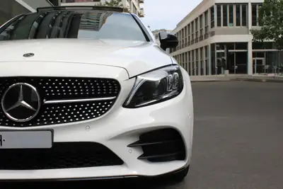 Mercedes-Benz C 200 Coupé 4Matic AMG Line — Sportivité hybride et traction intégrale — interni