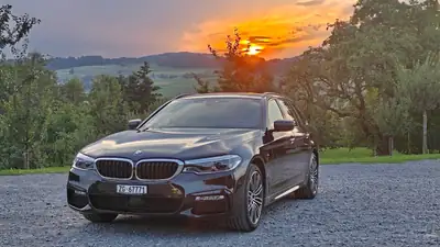 BMW 540i xDrive Touring — Berline familiale premium, 340 ch et transmission intégrale — vue extérieure