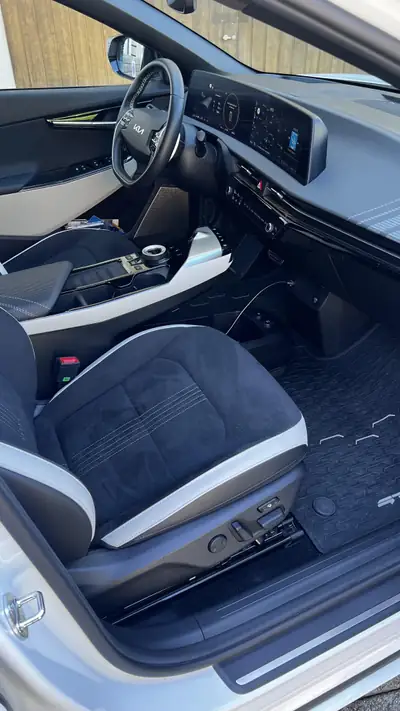 Kia EV6 77 kWh GT-Line 4x4 — SUV électrique haute performance, 28 000 km seulement — vista posteriore