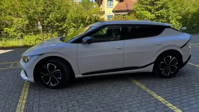 Kia EV6 77 kWh GT-Line 4x4 — SUV électrique haute performance, 28 000 km seulement — fianco