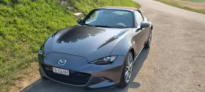 Mazda MX-5 2.0 Kazari — Roadster iconique, 5500 km seulement, garantie 2030 — vue extérieure