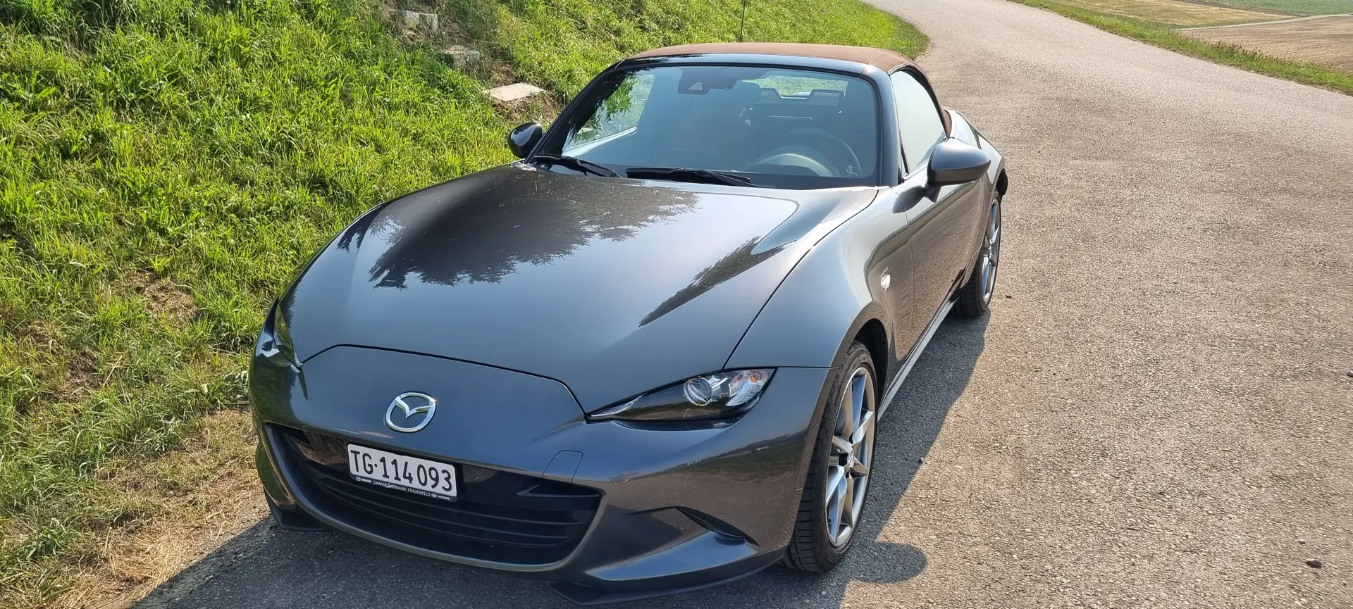 Mazda MX-5 2.0 Kazari — Roadster iconique, 5500 km seulement, garantie 2030 — vue extérieure