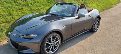 Mazda MX-5 2.0 Kazari — Roadster iconique, 5500 km seulement, garantie 2030 — Miniature 15