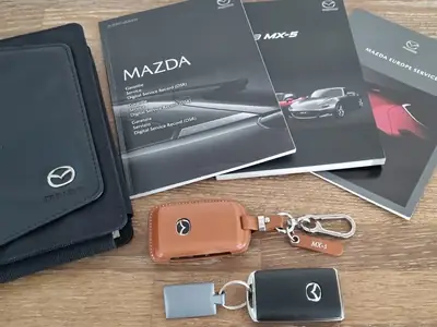 Mazda MX-5 2.0 Kazari — Roadster iconique, 5500 km seulement, garantie 2030 — Miniature 19