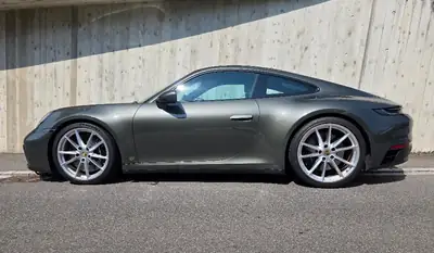 Porsche 911 Carrera GTS PDK — Coupé sportif vert métallisé, 480 ch, état exceptionnel — vue extérieure