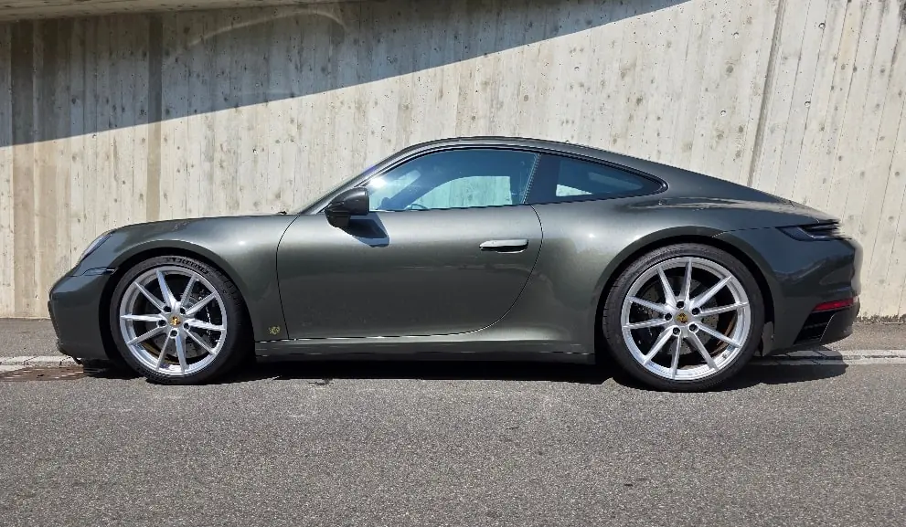Porsche 911 Carrera GTS PDK — Coupé sportif vert métallisé, 480 ch, état exceptionnel — vue extérieure