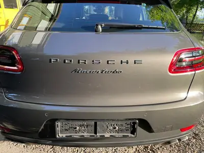 Porsche Macan 3.6 V6 Turbo — SUV sportif 400 ch, première main, sans accident — interior