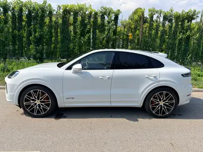 Porsche Cayenne Coupé GTS — SUV coupé sportif, 500 ch, faible kilométrage — vue extérieure