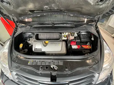 Renault Espace 2.0 Turbo — Monospace familial spacieux, 6 places confortables — dettaglio