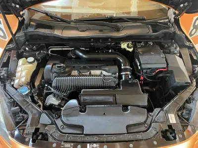 Volvo V40 2.5 T5 R-Design Heico — Compacte suédoise haute performance, 260'000 km — détail