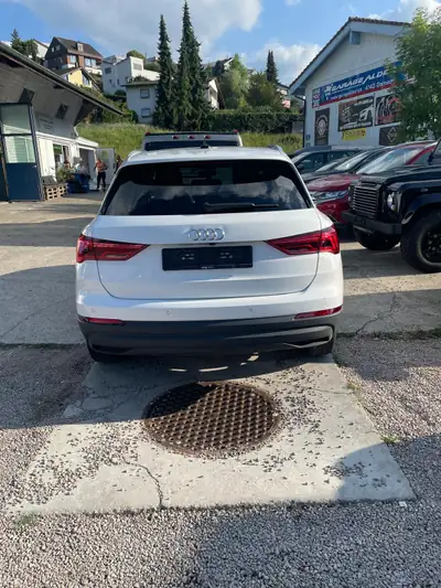 Audi Q3 1.5 35 TFSI S-Tronic — SUV compact hybride essence, 70'850 km seulement — rear view