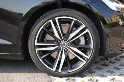 Volvo V60 T6 eAWD Twin Engine — Hybride rechargeable performant, 57 000 km seulement — tableau de bord