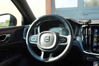 Volvo V60 T6 eAWD Twin Engine — Hybride rechargeable performant, 57 000 km seulement — Miniature 12