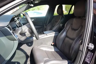 Volvo V60 T6 eAWD Twin Engine — Hybride rechargeable performant, 57 000 km seulement — Miniature 22