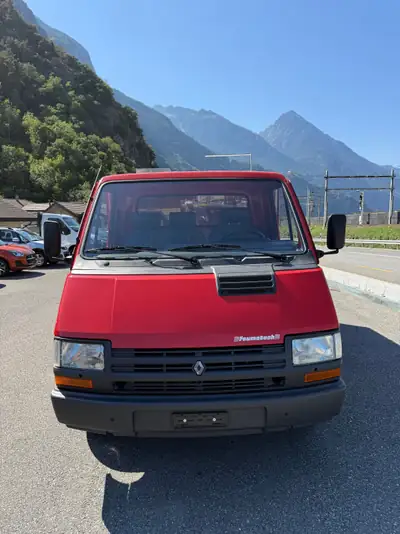 Renault Trafic V 49A 2.2 4x4 — Utilitaire robuste 4 roues motrices, très faible kilométrage — vista posteriore