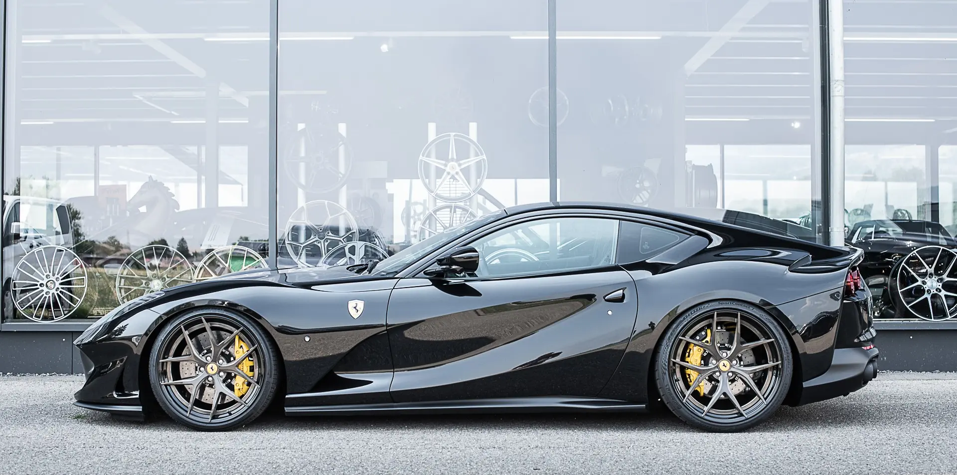Ferrari 812 Superfast — Le coupé sport italien ultime, 796 ch de pure passion
