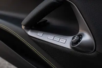 Ferrari 812 Superfast — Le coupé sport italien ultime, 796 ch de pure passion — Miniature 10