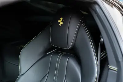 Ferrari 812 Superfast — Le coupé sport italien ultime, 796 ch de pure passion — Miniature 12