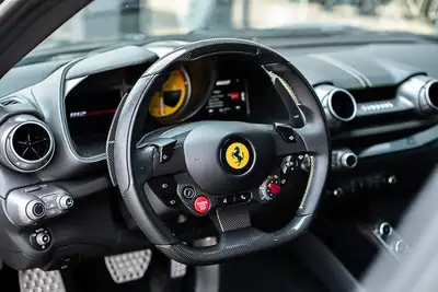 Ferrari 812 Superfast — Le coupé sport italien ultime, 796 ch de pure passion — Miniature 11