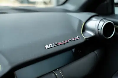 Ferrari 812 Superfast — Le coupé sport italien ultime, 796 ch de pure passion — Miniature 15