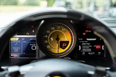 Ferrari 812 Superfast — Le coupé sport italien ultime, 796 ch de pure passion — Miniature 13