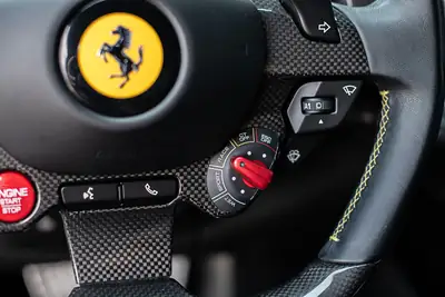 Ferrari 812 Superfast — Le coupé sport italien ultime, 796 ch de pure passion — Miniature 14