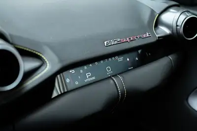 Ferrari 812 Superfast — Le coupé sport italien ultime, 796 ch de pure passion — Miniature 17