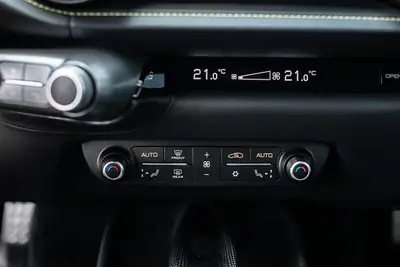 Ferrari 812 Superfast — Le coupé sport italien ultime, 796 ch de pure passion — Miniature 18