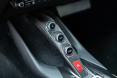 Ferrari 812 Superfast — Le coupé sport italien ultime, 796 ch de pure passion — Miniature 16