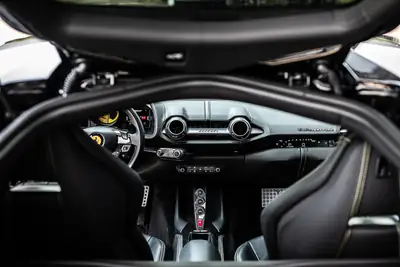 Ferrari 812 Superfast — Le coupé sport italien ultime, 796 ch de pure passion — Miniature 21
