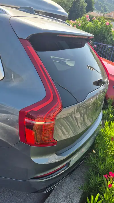 Volvo XC90 2.0 D5 R-Design — 7 places, diesel performant, sans sinistre — interior