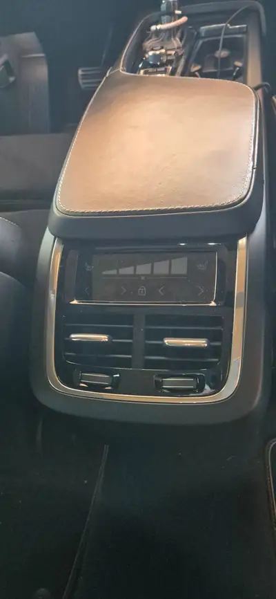 Volvo XC90 2.0 D5 R-Design — 7 places, diesel performant, sans sinistre — Thumbnail 9