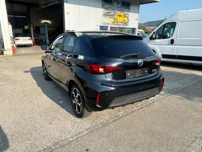 MG3 1.5 Hybrid Luxury — Compacte écologique et automatique, 17 000 km seulement — arrière