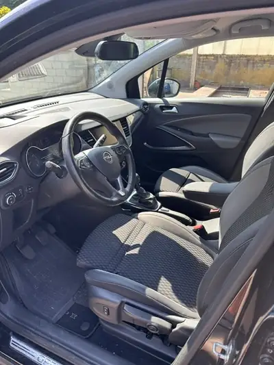 Opel Crossland X 1.2 T 130 Ultimate — SUV compact robuste, très faible kilométrage — Heckansicht
